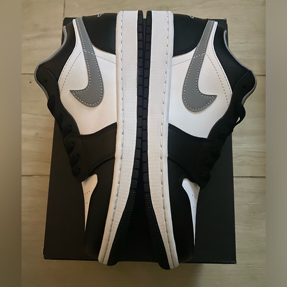 AIR JORDAN 1 Low - Picture 2 of 6